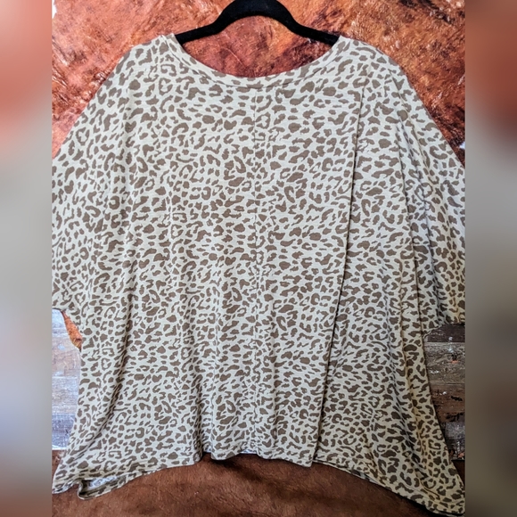 La Miel Leopard Print Drop Shoulder Tee - Picture 14 of 16